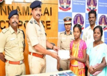 சமூக வலைதளங்களில் பிரபலமடைந்த பாடல் மாணவிக்கு  பரிசு!