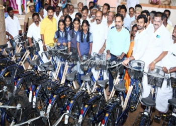 சிவகங்கை அருகே விலையில்லா மிதிவண்டிகள் வழங்கல்: அமைச்சர்: