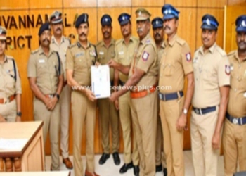 காவலர்களுக்கு வெகுமதி வழங்கிய  D.G.P