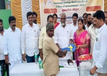 பேரூராட்சிக்கு மின்கல வாகனங்கள் வழங்கும் நிகழ்ச்சி