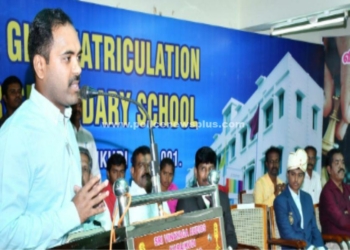 தனி திறமைகளை வளர்த்துக் கொள்ள வேண்டும் ஆட்சியர்