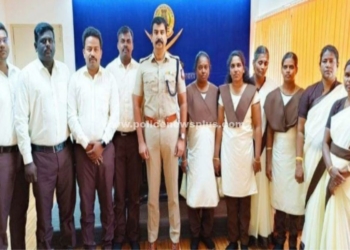 பணி நியமனம் செய்யப்பட்டவர்களுக்கு  சீருடை வழங்கிய S.P