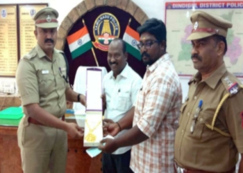 வாலிபரை கௌரவித்த S.P