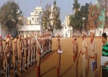 100 க்கும் மேற்பட்ட காவல் அதிகாரிகள்