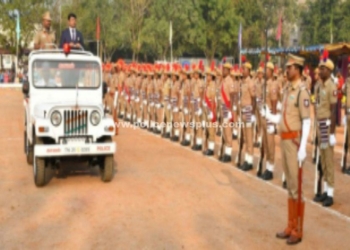 ஆயுதப் படை காவலர்களின் அணிவகுப்பு மரியாதை