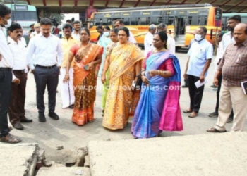 பேருந்து நிலையத்தில் மேயர் திடீர் ஆய்வு