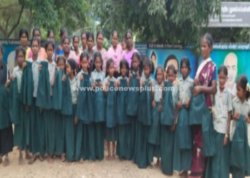 சீருடையில் குளறுபடி மாணவர்கள் போராட்டம்