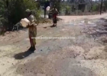 டிப்பர் லாரிகளால் சேதமடைந்த சாலை