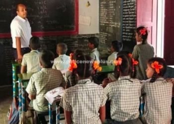 துவக்க பள்ளியில் ஆட்சித்தலைவர்