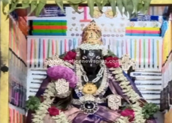 புத்தகங்கள் எழுது பொருட்களால் சிறப்பு அலங்காரம்