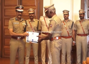 காவல்துறையினருக்கு வெகுமதி வழங்கி பாராட்டிய D.G.P
