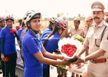 மகளிர் காவல்துறையினருக்கு S.P யின் சிறப்பு வரவேற்பு