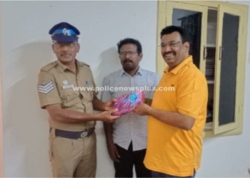 தலைமை காவலரை சிறப்பித்த S.P