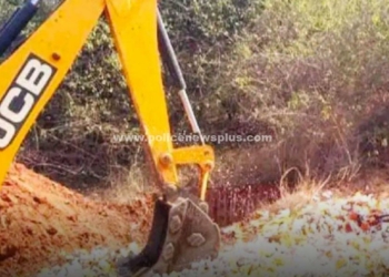 J.C.B மூலம் கடத்தப்பட்ட மதுபாக்கெட்டுகள் அழிப்பு!