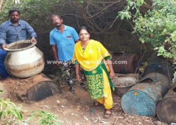 புதூர் ஏரியில்  2,400 லிட்டர் கள்ளச்சாராயம் அழிப்பு