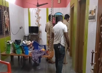 கழிவறை ஜன்னலை உடைத்து 8 சவரன் நகை கொள்ளை!