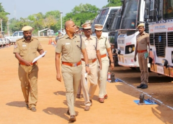 வாகனங்களை ஆய்வு மேற்கொண்ட S.P