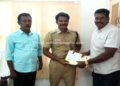 தலைமை காவலருக்கு வெகுமதி வழங்கி பாராட்டிய A.S.P