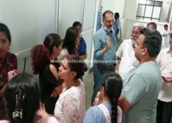 ஜெட் விமானம் 8 மணி நேரம் தாமதமாகியும் புறப்படாததால் பயணிகள் அவதி