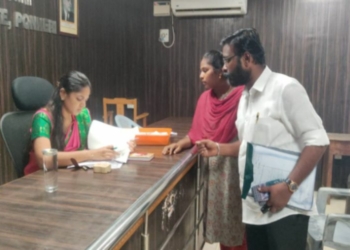 புறம்போக்கு நிலங்களை மீட்டு தரக்கோரி மனு