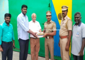 சிறைவாசிகளுக்கு புத்தக தானம்