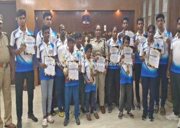 தேசிய அளவில் பதக்கங்களை வென்ற மாணவர்களை கௌரவித்த S.P