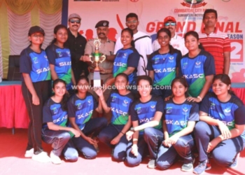 கோவை ஆணையர் தலைமையில் பொதுமக்கள், காவல்துறை நல்லுணர்வு கிரிக்கெட் திருவிழா