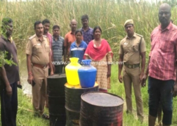 காவல்துறையினரால் 400 லிட்டர் சாராய ஊறல்கள் அழிப்பு