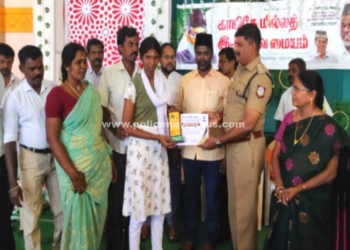 அதிக மதிப்பெண் பெற்று தேர்ச்சி பெற்ற மாணவ மாணவியருக்கு பாராட்டு சான்றிதழ்