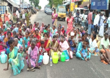 ஊராட்சித் தலைவரைக் கண்டித்து கிராம மக்கள் சாலை மறியல்