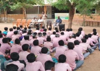 காவல்துறை சார்பாக பள்ளி மாணவர்களுக்கான சிறப்பு கூட்டம்