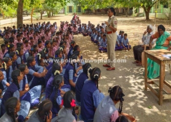 மேல்நிலைப்பள்ளியில் காவல்துறையினரின் தீவிரம்