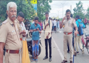 கல்லூரியில் காவல்துறையினர் தீவிர வாகன தணிக்கை