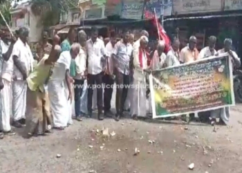 தென்னை விவசாயம் சங்கம் சார்பில் தேங்காய் உடைக்கும் போராட்டம்