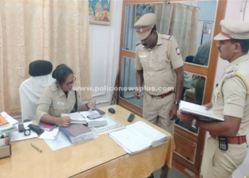 காவல் நிலையத்தை நேரில் சென்று ஆய்வு செய்த S.P