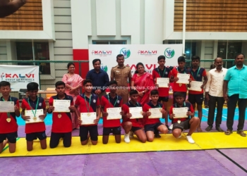 பள்ளியில் கபடி போட்டி மாணவர்களுக்கு காவல் ஆய்வாளர் பரிசுகள் வழங்கினார்