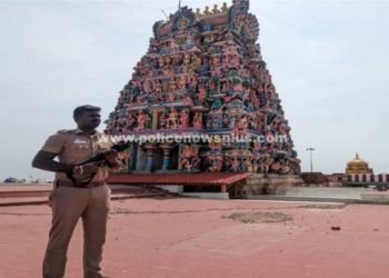 பழனி மலைக்கோவிலில் துப்பாக்கி ஏந்திய போலீஸ்