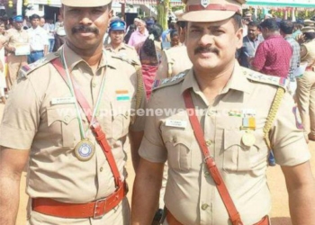 காவல்துறையினருக்கு மாவட்ட ஆட்சியர் அவர்கள் பாராட்டி சிறப்பு விருதினை வழங்கினார்