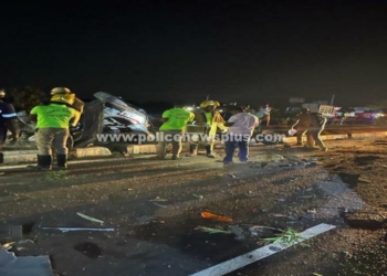 கார் கண்டெய்னர் லாரி மீது மோதிய விபத்தில் 4 பேர் பலி