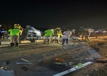 கார் கண்டெய்னர் லாரி மீது மோதிய விபத்தில் 4 பேர் பலி