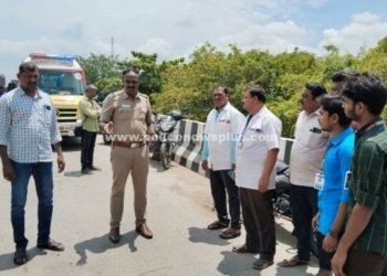 மாணவர்கள் இணைந்து சாலை பாதுகாப்பு விழிப்புணர்வு ஏற்படுத்தினர்