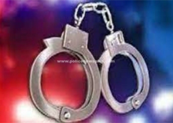 பெண்ணிடம் கத்தியை காட்டி மிரட்டிய வாலிபர் கைது