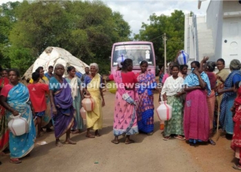 குடிநீர் கேட்டு பெண்கள் காலி குடத்துடன் மறியல்