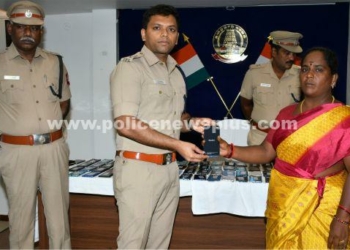 மொபைல் போன்கள் கண்டுபிடிக்கப்பட்டு உரிய நபர்களிடம் வழங்கப்பட்டது