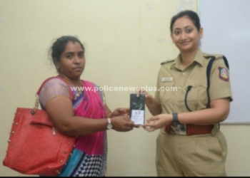 மொபைல் போன்கள் கண்டுபிடிக்கப்பட்டு உரிய நபர்களிடம் S.P ஒப்படைப்பு