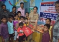 தீபாவளி பண்டிகையொட்டி காவல் ஆய்வாளர் சிறுவர் சிறுமிகளுக்கு பட்டாசு இனிப்பு வழங்கினார்