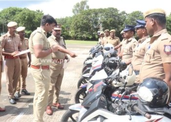 ரோந்து பணிக்காக காவலர்களுக்கு வழங்கப்பட்டிருக்கும் இருசக்கர வாகனங்களை S.P ஆய்வு