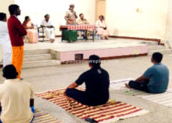 S.Pதலைமையில் யோகா பயிற்சி
