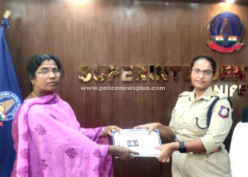 சிறப்பாக பணியாற்றய சிறப்பு உதவி ஆய்வாளர் அவர்களுக்கு S.P சான்றிதழ்