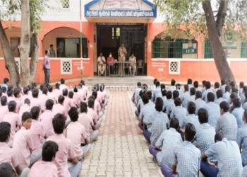 மொபைல் போன்கள் பயன்படுத்துவதால் ஏற்படும் பாதிப்புகள் குறித்து விழிப்புணர்வு